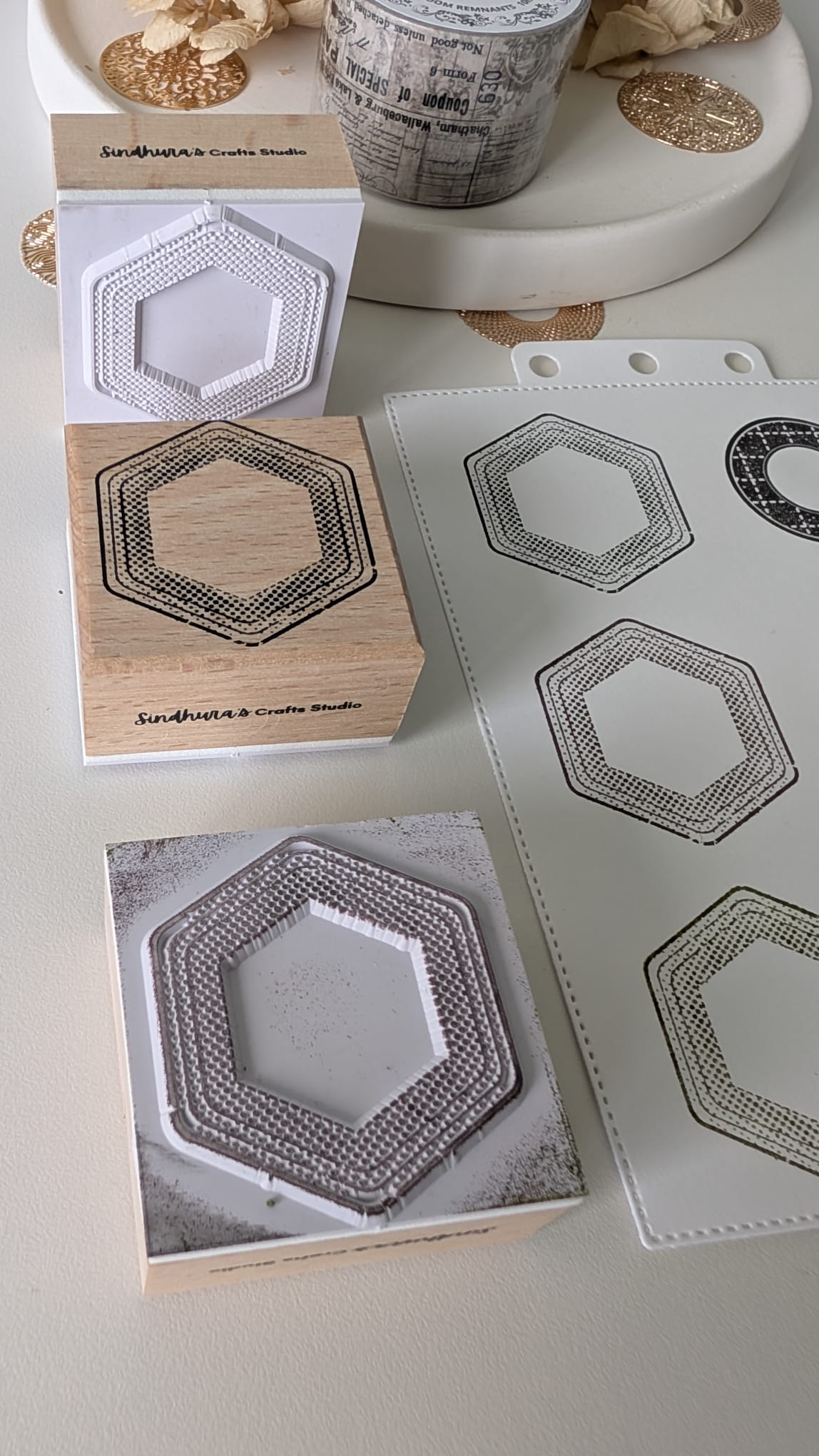 Faded Focus | Vintage Hexagonal Frame Rubber Stamp | Geometric Dotted Border Wooden Stamp for Art Journaling & Scrapbooking – 4cm