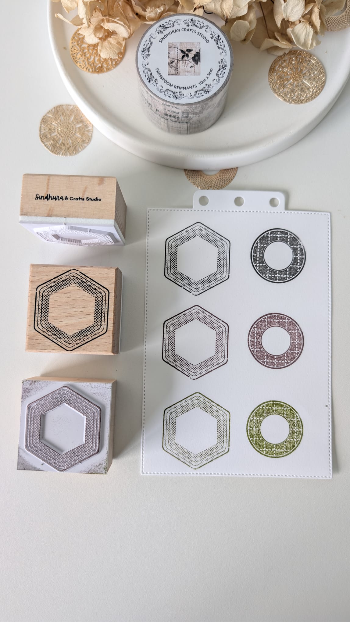 Faded Focus | Vintage Hexagonal Frame Rubber Stamp | Geometric Dotted Border Wooden Stamp for Art Journaling & Scrapbooking – 4cm